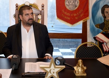 Pablo Lázaro: “Almorzamos y vemos bombardeos en la tele y perdimos sensibilidad”