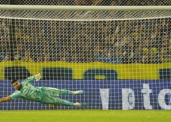 El misionero Sergio Romero “colgó los guantes”