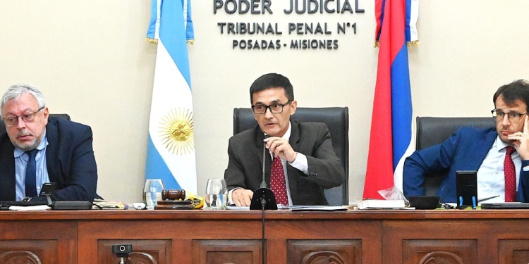 FALLO UNÁNIME. Los jueces (de izquierda a derecha en la imagen) Juan Carlos Sosa, Gustavo Arnaldo Bernie y Miguel Mattos destacaron los derechos del niño y la mujer.