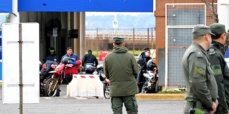 RUIDO EN LA ZONA PRIMARIA. Gendarmería y Aduana nuevamente en la mira por presuntas maniobras de cohecho en el puente.