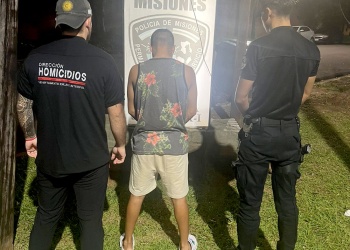 Violencia en Posadas: cuatro hombres armados irrumpieron en una vivienda y apuñalaron a un joven