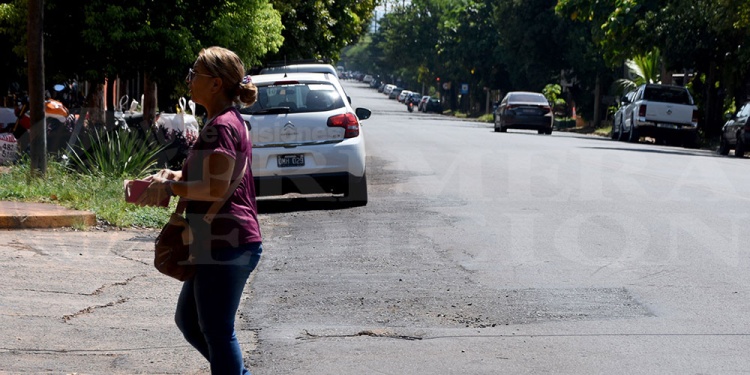 COMPLICADO. Los vecinos de la avenida Lavalle, entre López y Planes y Urquiza, ahora también son afectados.