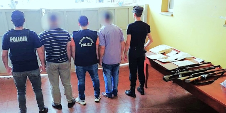 SECUESTRO. El día de la detención la policía les secuestró varias armas largas, una de las cuales sería la utilizada.