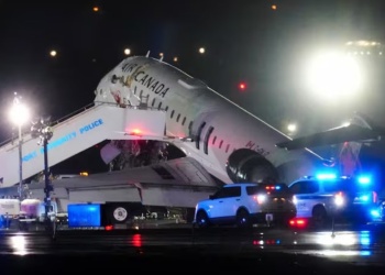 Tragedia en Nueva York: dos muertos tras choque de avión con camión de bomberos