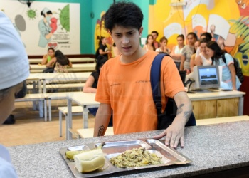 En medio del paro, almuerzo solidario en el comedor de la UNaM