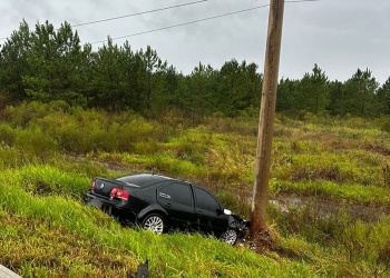 Candelaria: una joven despistó con su auto en la rotonda del barrio Del Lago