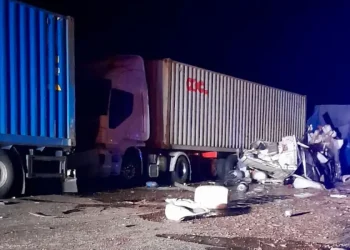 Dos conductores misioneros resultaron heridos en un choque múltiple de camiones sobre la Ruta 14