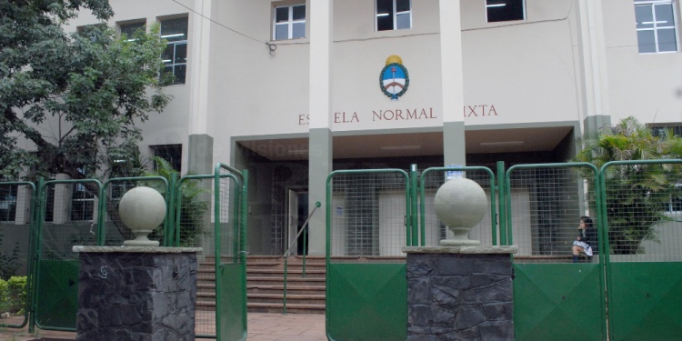 CENTENARIA. La Normal Estados Unidos del Brasil perdió gran parte de su matrícula los últimos años.