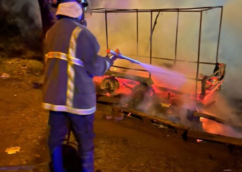 Se incendió un tráiler de venta ambulante en Oberá y sospechan que fue intencional