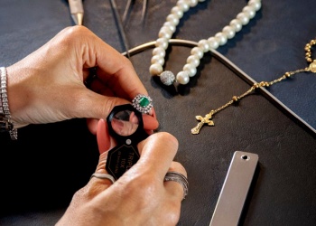 Más familias venden joyas y ahorros en oro para afrontar gastos básicos en medio de la crisis