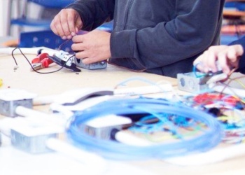 Capacitarse para trabajar: los talleres de oficio se llenan en medio de la crisis