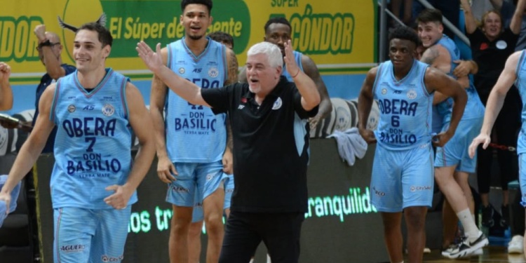 POR MÁS. Ante su gente, los dirigidos por Demti van por un nuevo triunfo.