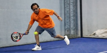 "Rata" Alegre todavía se mantiene activo a los casi 70 años jugando en veteranos de pádel y tenis, y yendo al gimnasio.