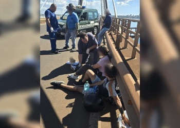 Puente Posadas – Encarnación: tres heridos tras choque entre dos motos