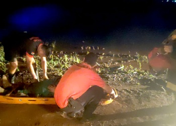 Rescate en la profundidad: operario municipal cayó a un pozo de tres metros mientras combatía un incendio