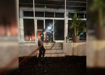 Encapuchados robaron y prendieron fuego una funeraria en El Soberbio