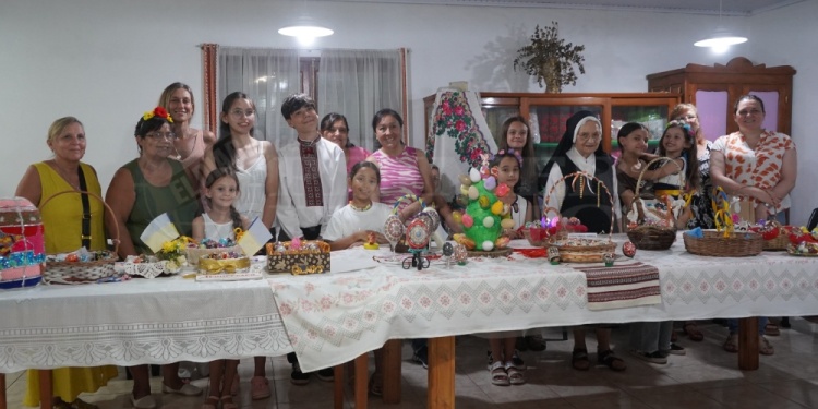 SELLO DISTINTIVO. Se hizo el cierre y exposición del Taller de Pesankés, con destacada participación de vecinos./ Foto gentileza A. Smialkowski