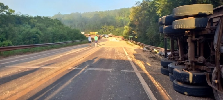 Grave siniestro vial en la ruta 12: dos camiones chocaron en el puente ...