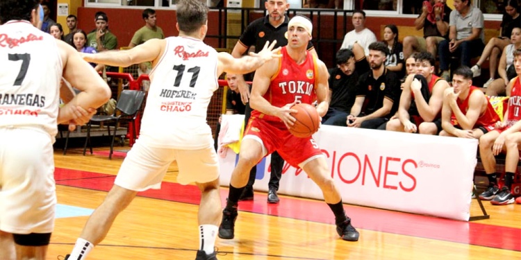 CONCENTRACIÓN. Tabbia maneja el juego. El Oriental quiere otra victoria.