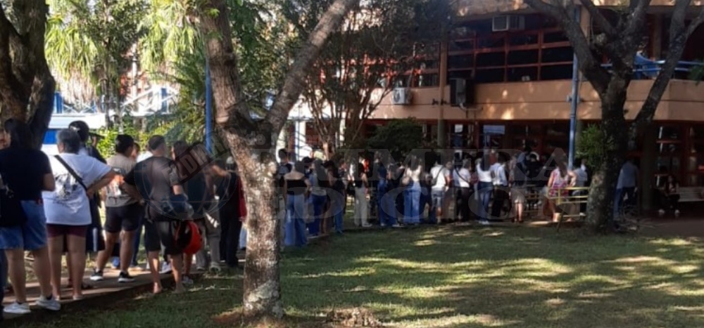 Filas desde las 6 en la UNaM para tramitar el boleto estudiantil gratuito