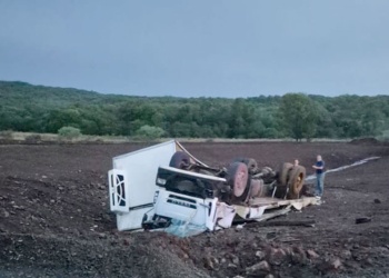 Camión volcó tras despistar en la ruta nacional 105 en Fachinal