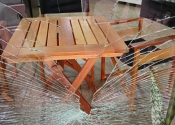 Wanda: Rompió la vidriera de un local se dio a la fuga con su camioneta y finalmente lo detuvieron