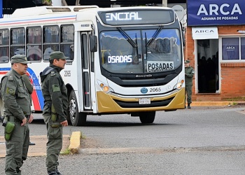 Escándalo en el puente: gendarmes abren y requisan vehículos en la zona primaria