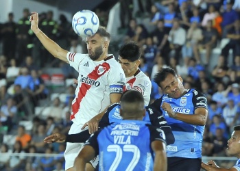 River jugó con diez hombres casi todo el partido y empató 1-1 ante Blooming por la Copa Sudamericana