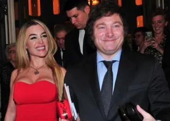 El presidente Javier Milei le cantará un blues a Fátima Flórez mientras ella desfila