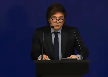 Milei publicó en redes un salmo que habla de la determinación del que “no flaquea ante las tormentas del destino”