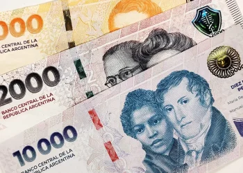 Los salarios volvieron a perder contra la inflación: subieron 2,4% en febrero