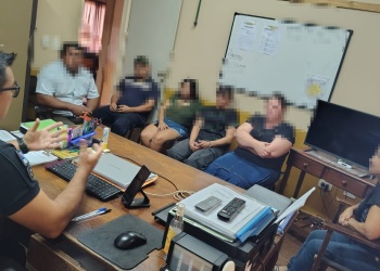 Faltaron a la escuela para quedarse tomando vino: la Policía los encontró y los llevó con sus padres