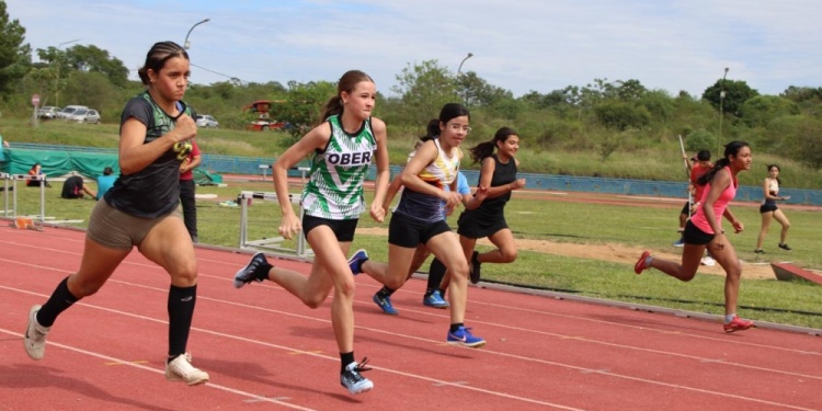 VOLARON BAJITO. Las chicas imprimieron toda su velocidad en el CePARD.