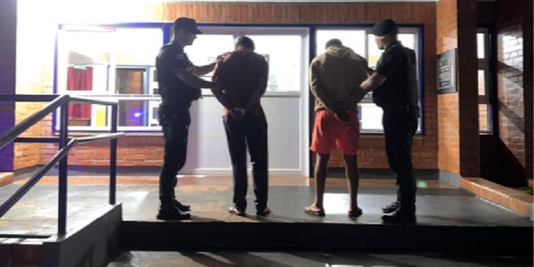 INTENTARON ESCAPAR. Ambos implicados fueron arrestados por la policía.