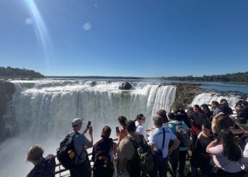 Menos agua, otra belleza: Iguazú muestra su cara más cristalina