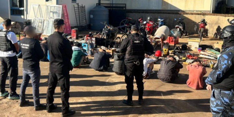 TRAS LAS REJAS. Los acusados de cometer robos y de estar a cargo de los distintos puntos de acopio de bienes sustraídos.