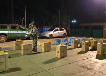 Contrabando y fuga en Misiones: abandonan auto robado con más de 11 mil atados de cigarrillos