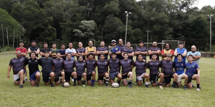 HAY EQUIPO. El Club Alemán de Oberá con su flamante camiseta. El desafío arrancó con un pequeño grupo, y ahora son unos cincuenta los que entrenan./ Gentileza Román Ferreyra