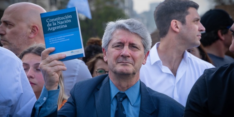 LEYES. Al igual que la subsecretaría, el Consejo citó la Constitución para defender su posicionamiento./  Créditos: Guillermo Castro (Getty Images)