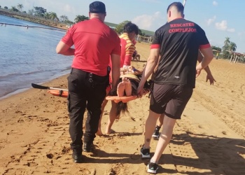 Balneario El Brete: una mujer se descompensó en la playa y rápidamente fue asistida