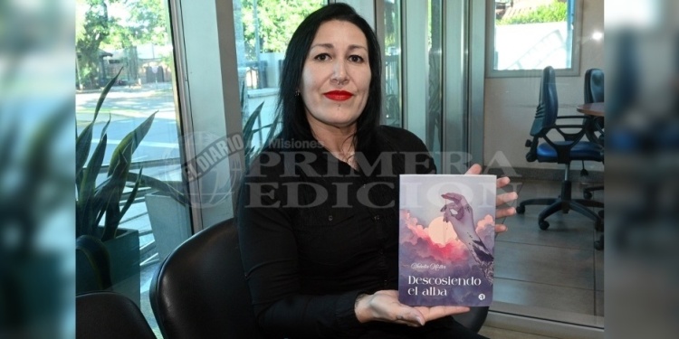 POEMAS QUE DESANGRAN. La escritora posadeña Natalia Müller presentará su primera obra titulada “Descosiendo el alba” en la Feria del Libro de Buenos Aires.