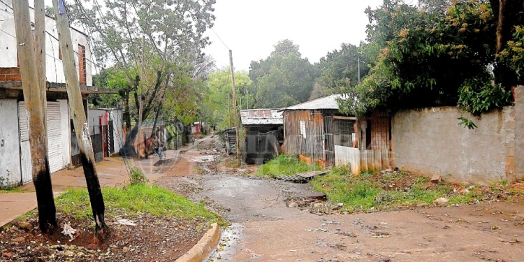 VIVANCO. la avenida divide las chacras 158-159 donde el martes por la tarde se realizaron los operativos policiales encabezados por el juez de Instrucción 2, Juan Manuel Monte.