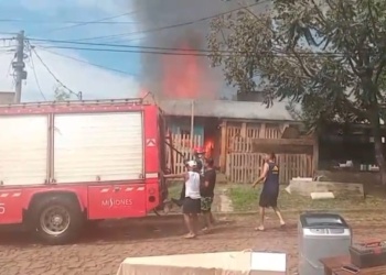 Una humilde familia de Garupá lo perdió todo tras el incendio de su vivienda