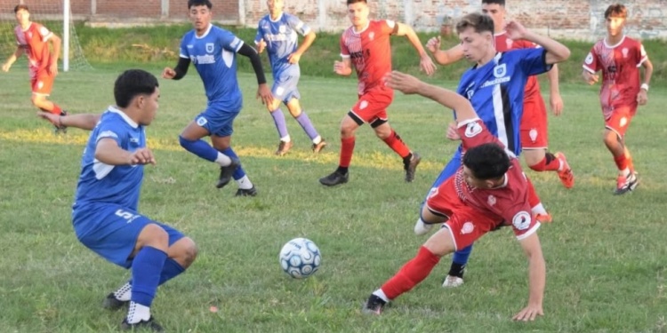 DE VISITANTE. La Cantera dio el golpe en Rocamora y se acomoda en la tabla.