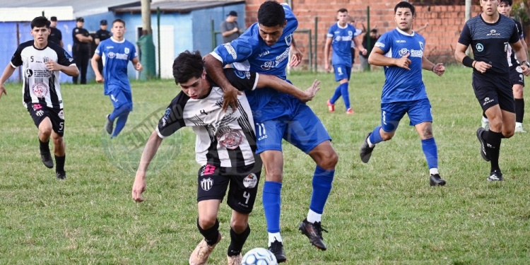 EN ACCIÓN. En cancha de La Cantera, el trámite terminó igualado en uno.