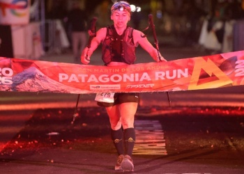 A los 60, corrió 110 km en la Patagonia y ganó: una posadeña que emociona