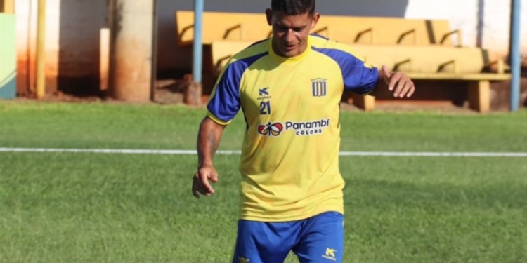 MINUTOS. “Beto” Comes sumó su segundo partido de titular en el Auriazul.