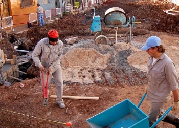 Construcción en Posadas: repuntó en marzo pero sigue por debajo del 2025