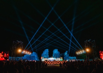 Chango Spasiuk coronó una multitudinaria noche de fe en San Ignacio Miní