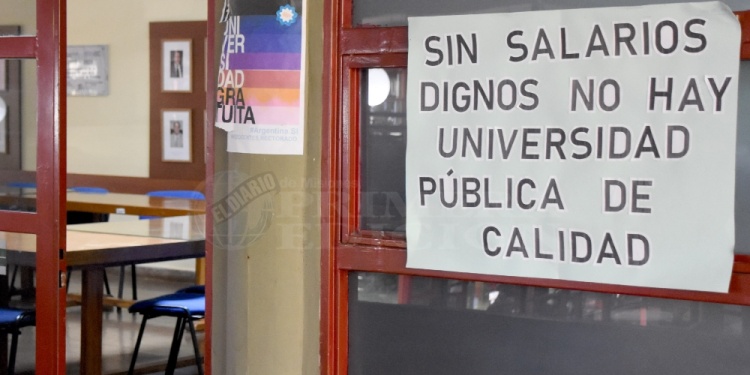 PLURIEMPLEO. Desde ADUNAM advirtieron que cada vez son más los docentes que trabajan en otra actividad.